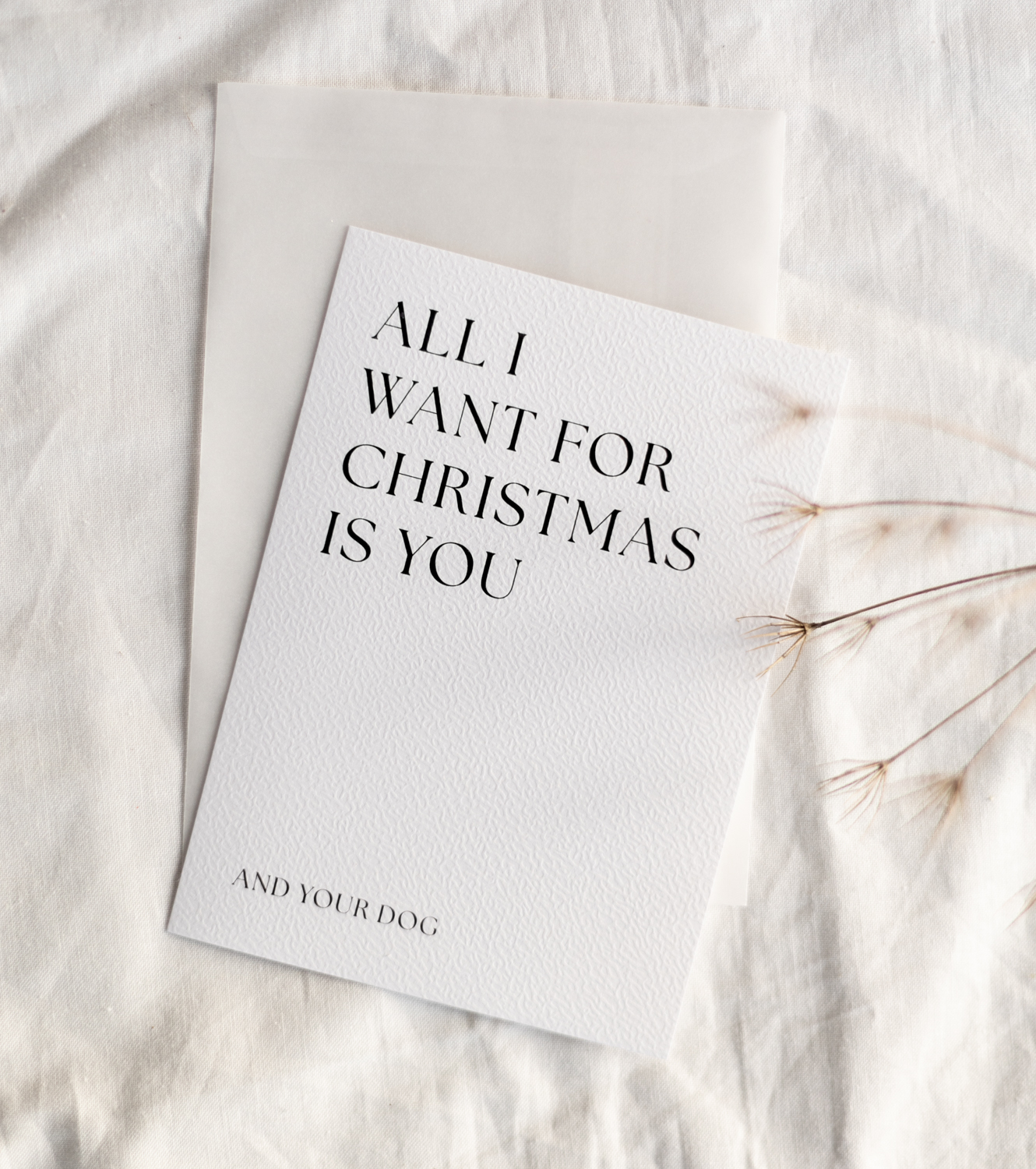 Weisse Weihnachtskarte mit schwarzem Aufdruck All I want for Christmas is you and your dog