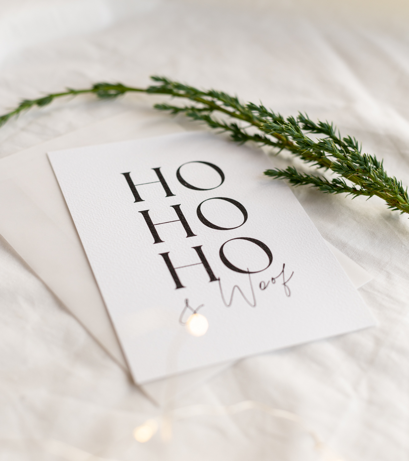Weisse Weihnachtskarte mit transparentem Couvert Hohoho und Woof