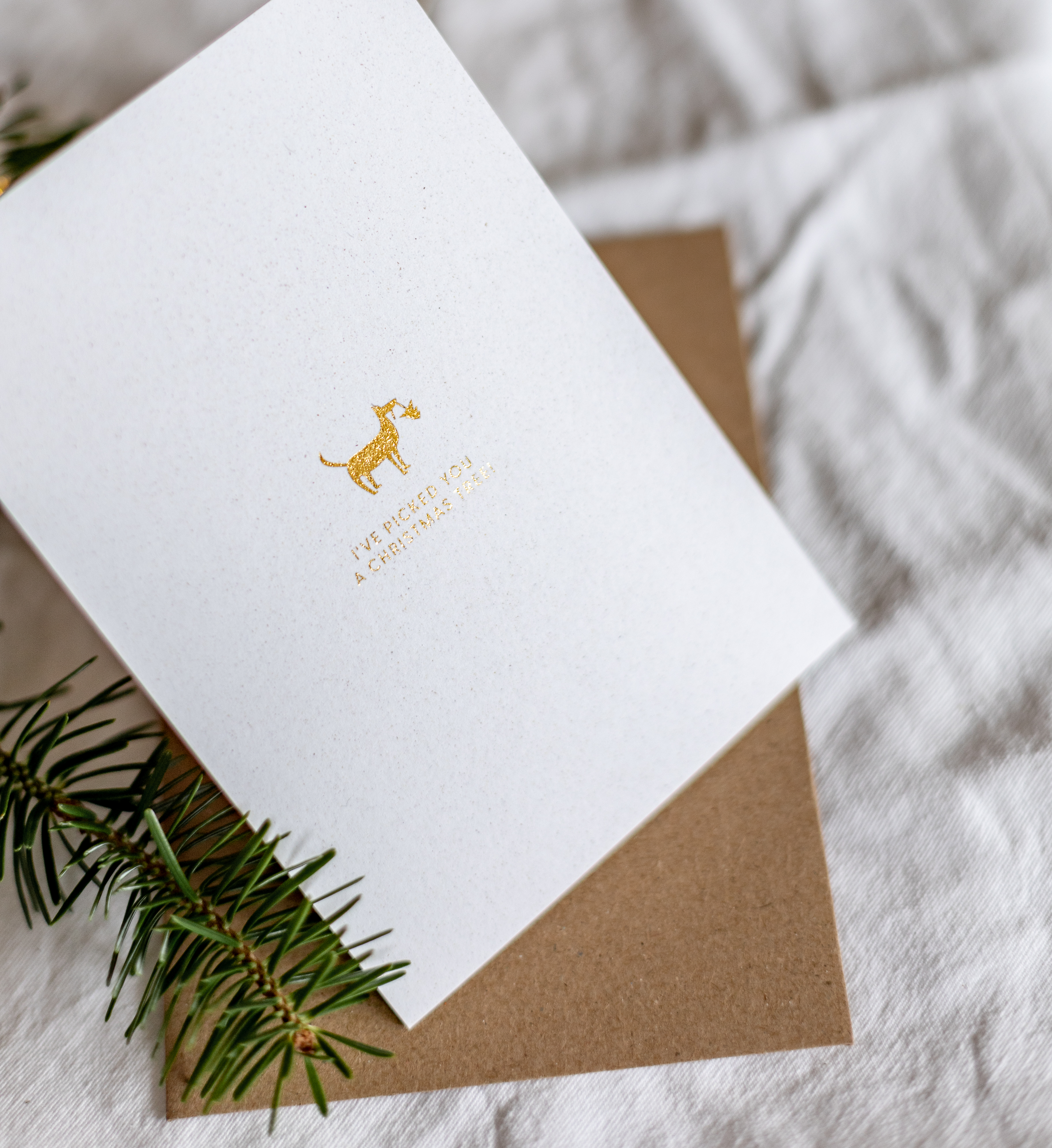 Gold glänzender Hund auf Weihnachtskarte mit Couvert | frauchenglueck.ch