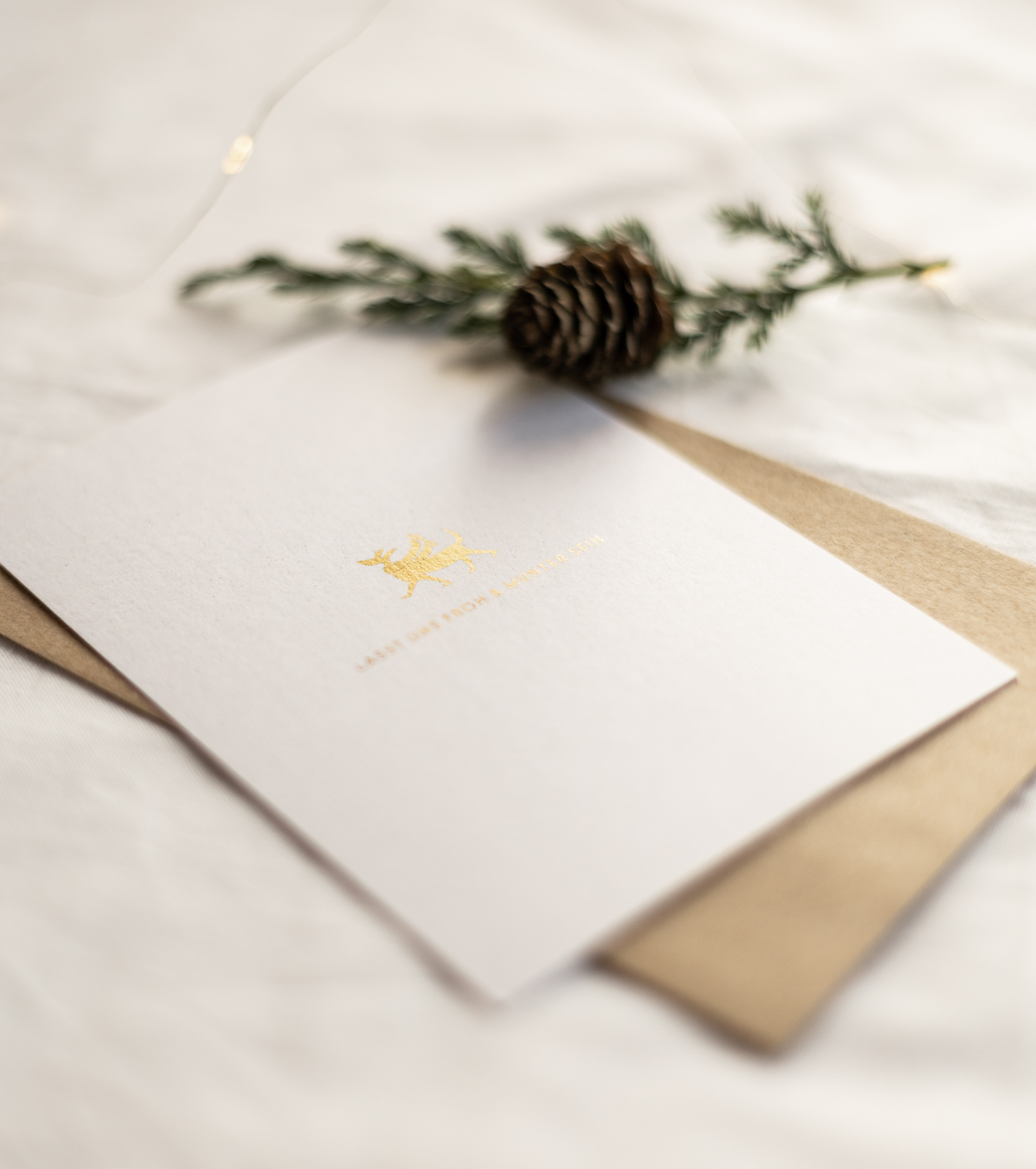 Gold glänzender Hund Weihnachtskarte Lass uns froh und munter sein